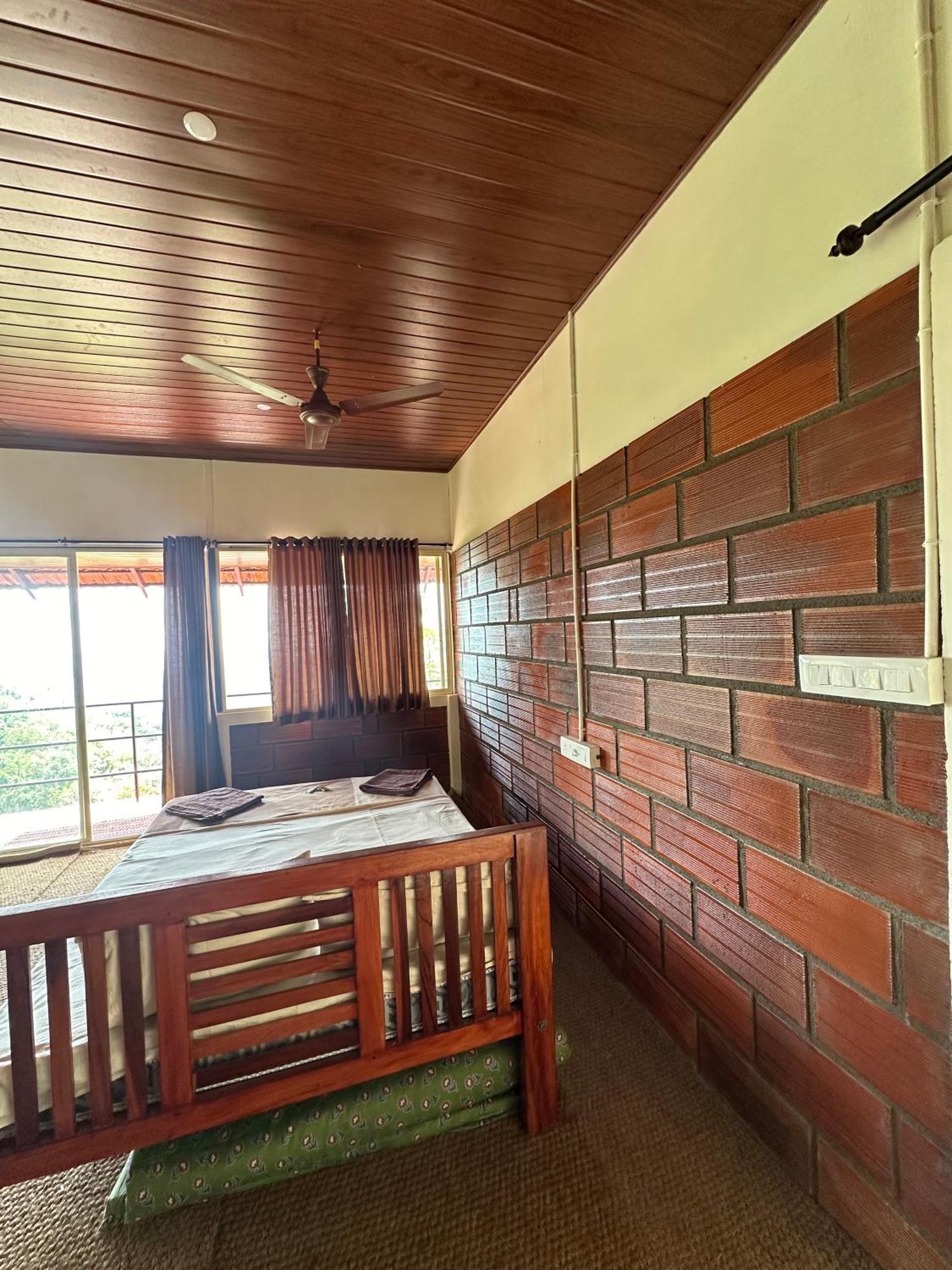 Sunset Valley Kerala Pool Resort - Serene Natural Forest Cottage Stay In Idukki With Sunrise & Sunset Panoramas, Natural Streams & Tranquil Summer Evenings Pīrmed Exterior foto