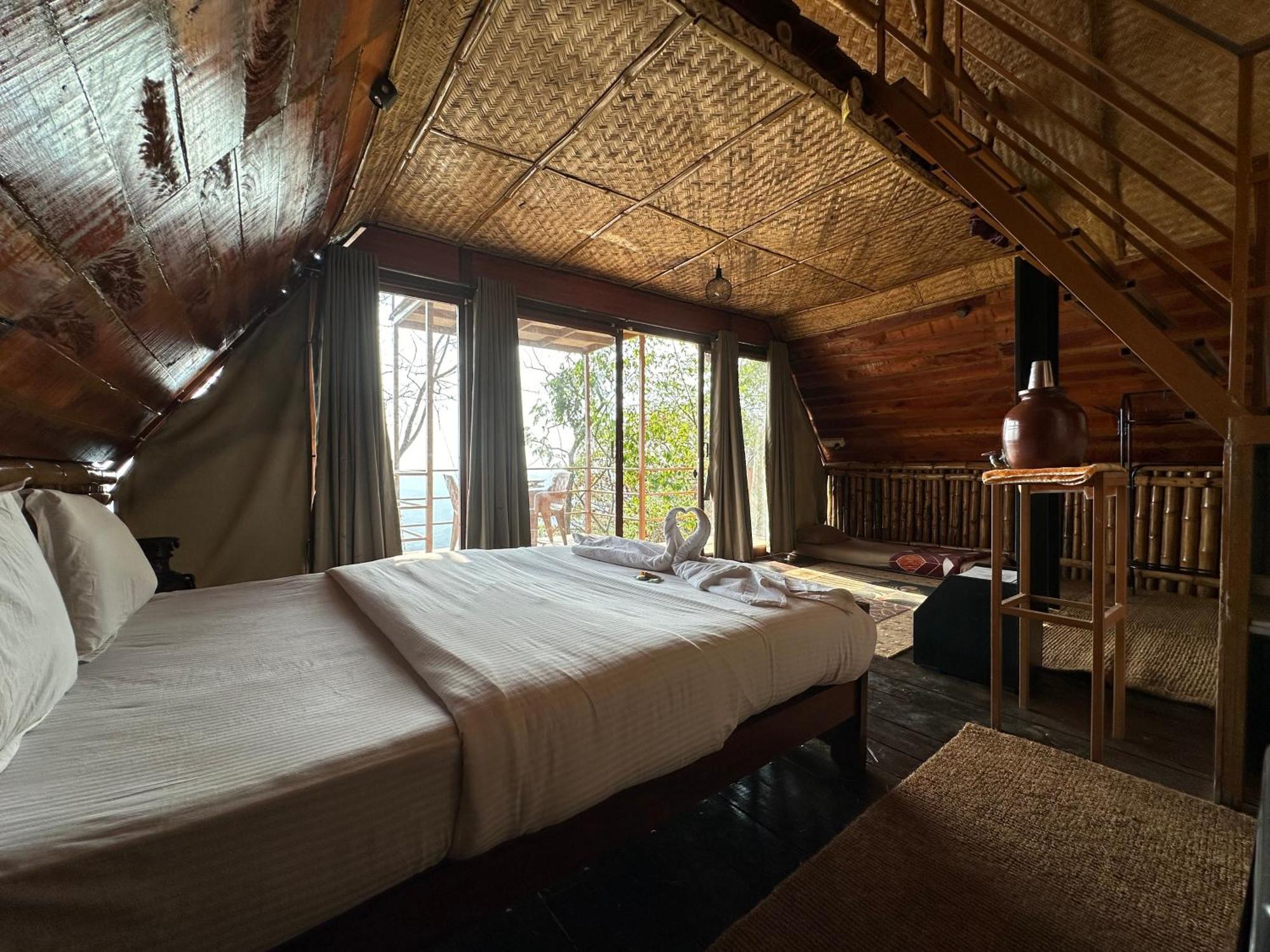 Sunset Valley Kerala Pool Resort - Serene Natural Forest Cottage Stay In Idukki With Sunrise & Sunset Panoramas, Natural Streams & Tranquil Summer Evenings Pīrmed Exterior foto