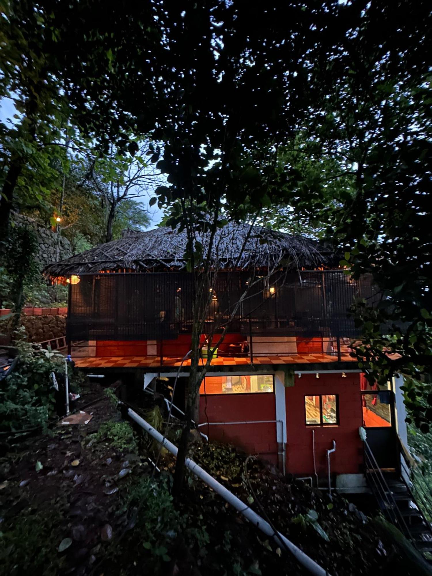 Sunset Valley Kerala Pool Resort - Serene Natural Forest Cottage Stay In Idukki With Sunrise & Sunset Panoramas, Natural Streams & Tranquil Summer Evenings Pīrmed Exterior foto