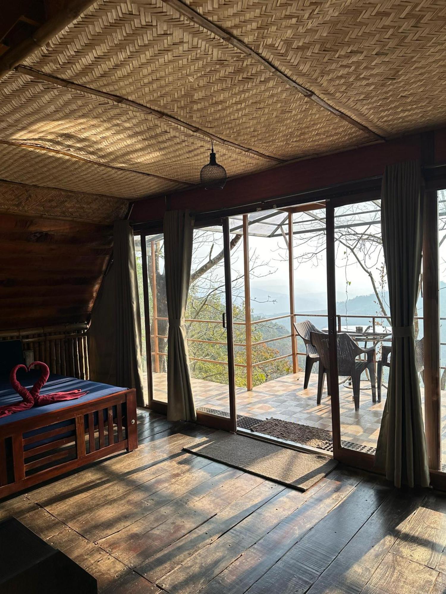 Sunset Valley Kerala Pool Resort - Serene Natural Forest Cottage Stay In Idukki With Sunrise & Sunset Panoramas, Natural Streams & Tranquil Summer Evenings Pīrmed Exterior foto